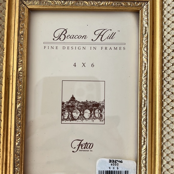 Beacon Hill Fetco International Vintage Wooden Gold 4" x 6" Picture Frame - Picture 3 of 14